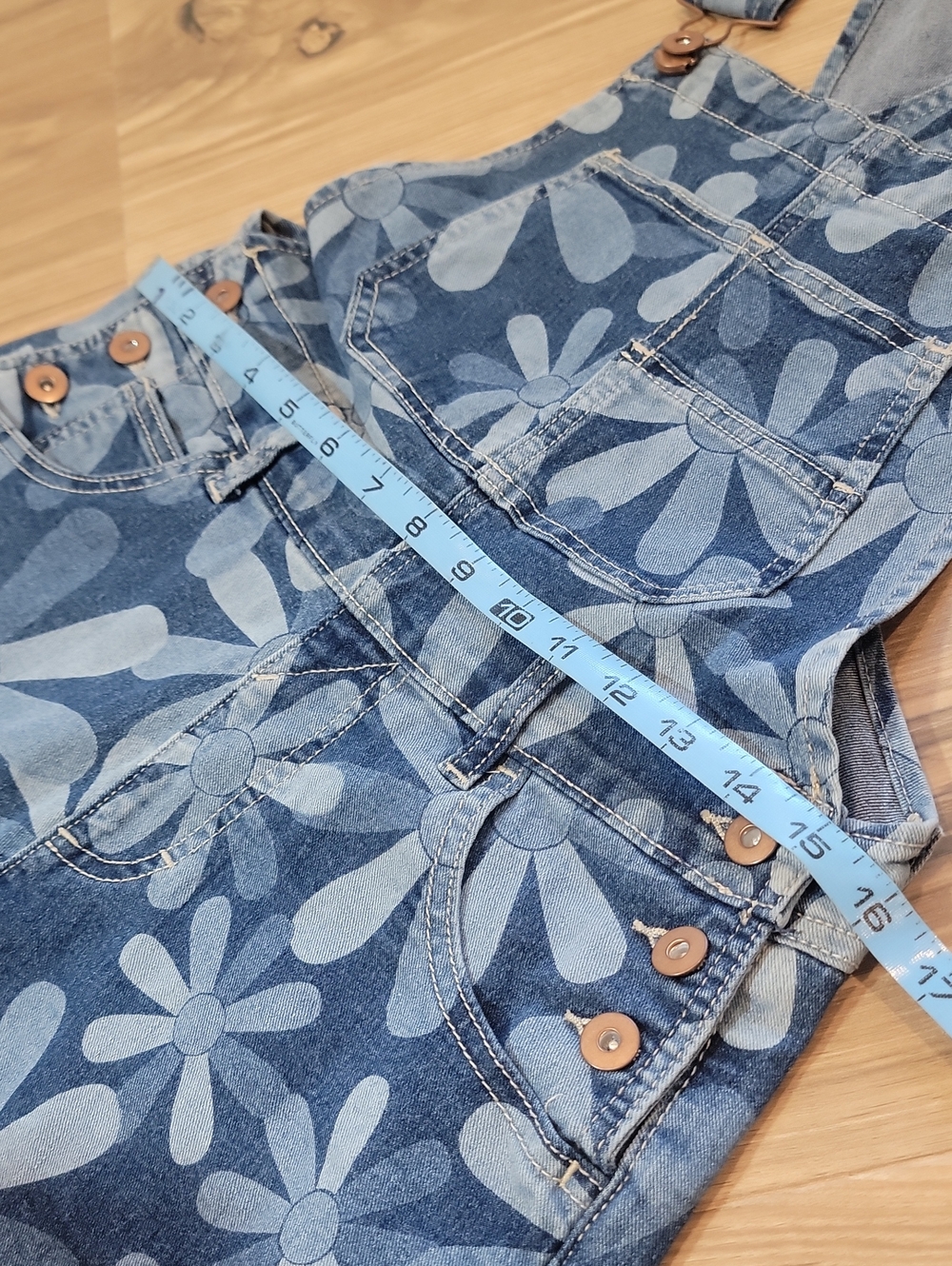 No Boundaries Blue Floral Denim Short Overalls - Picture 9 of 12